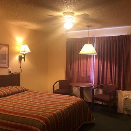 Luxury Inn Cheyenne Bagian luar foto
