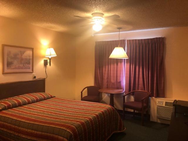 Luxury Inn Cheyenne Bagian luar foto
