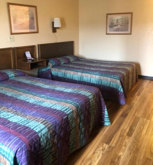 Luxury Inn Cheyenne Bagian luar foto
